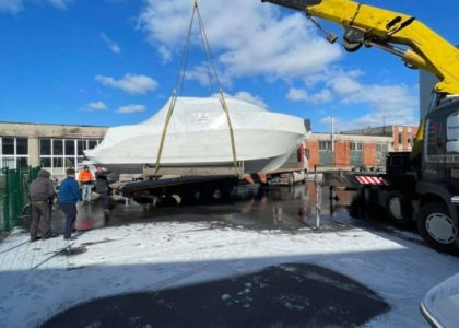 Shipment of a boat